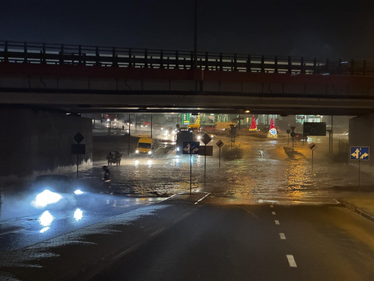 Potężna Awaria Wodociągu! Zalany Przejazd Pod Autostradą A1